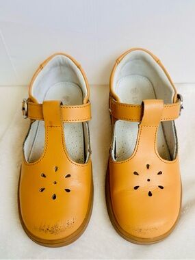 L'Amour Girls LEATHER T-Strap Mary Janes - Mustard